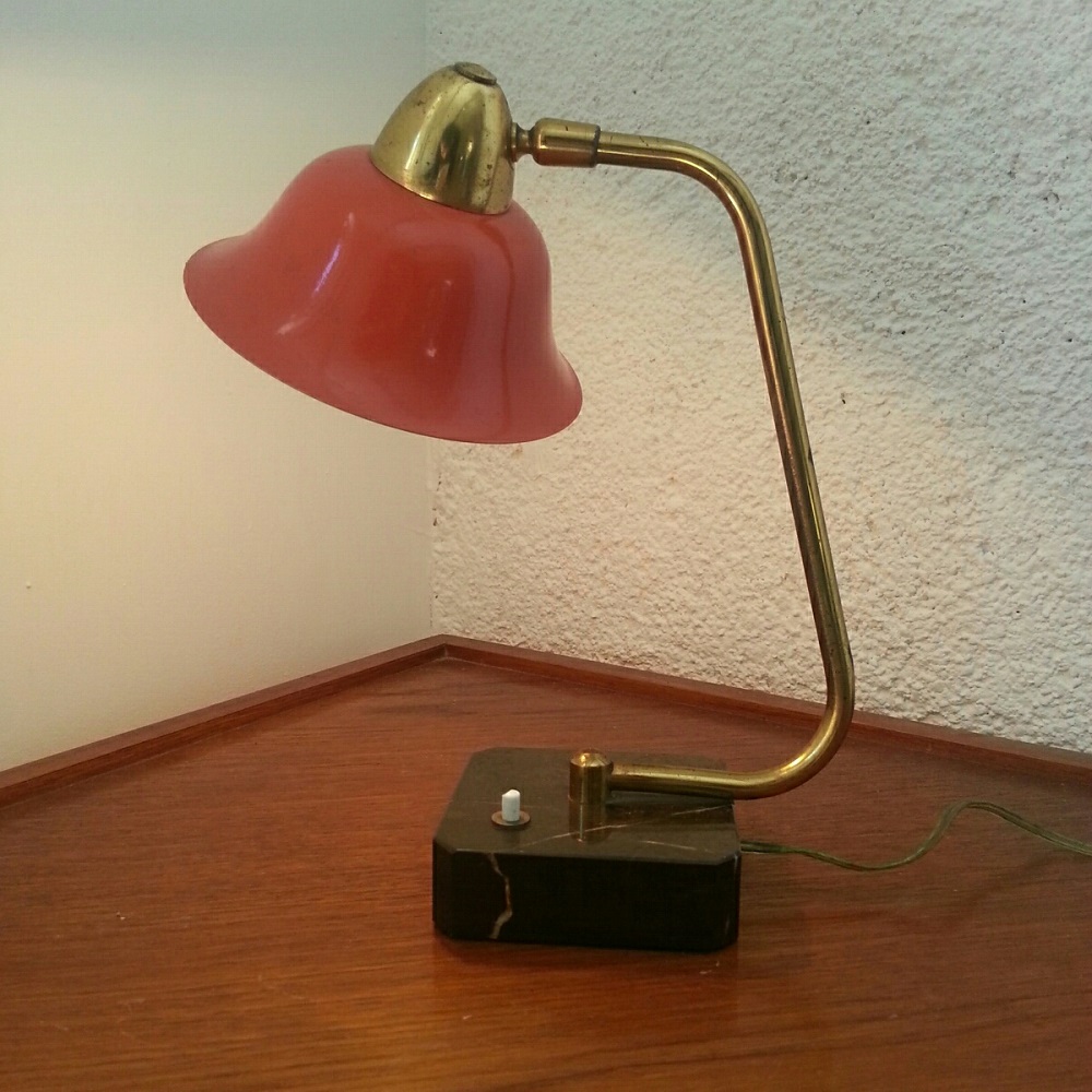 Lampe coudée et réflecteur à chapeau